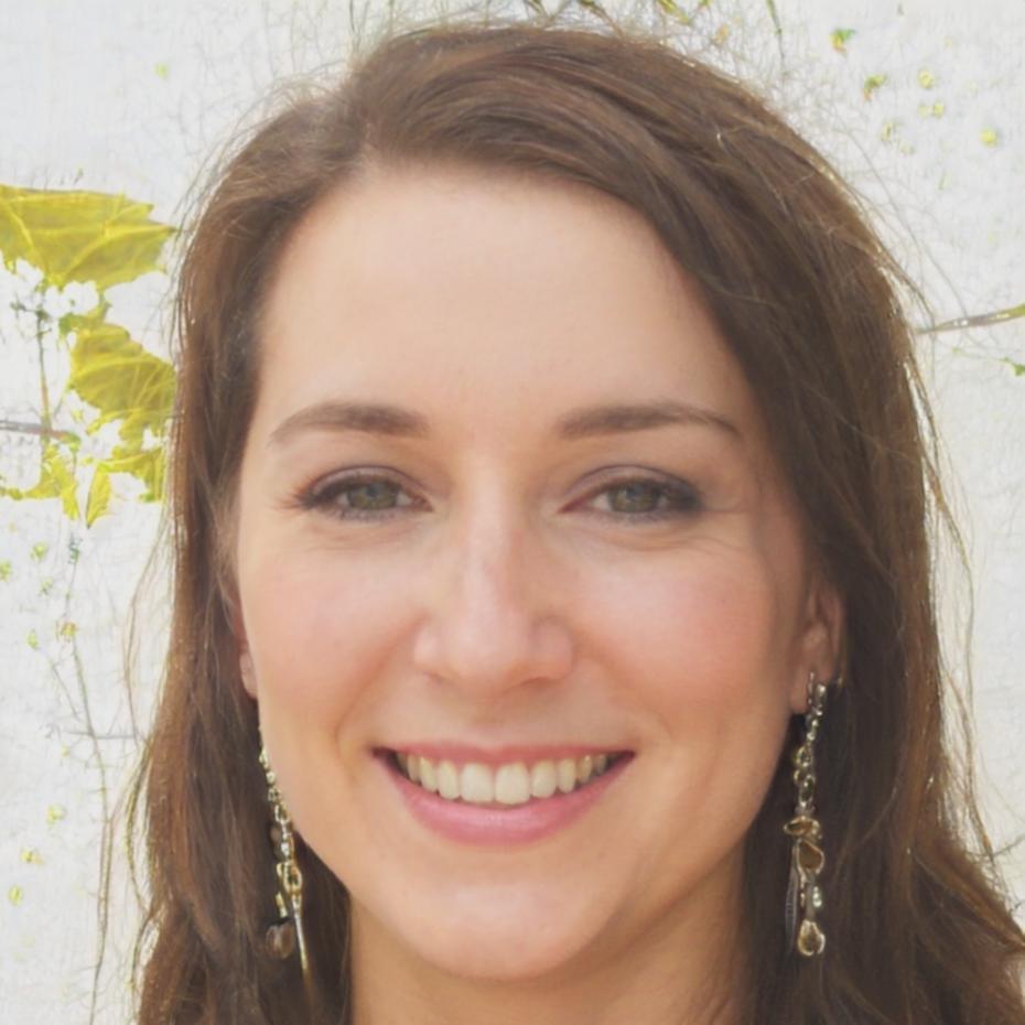 Bryanna's professional headshot